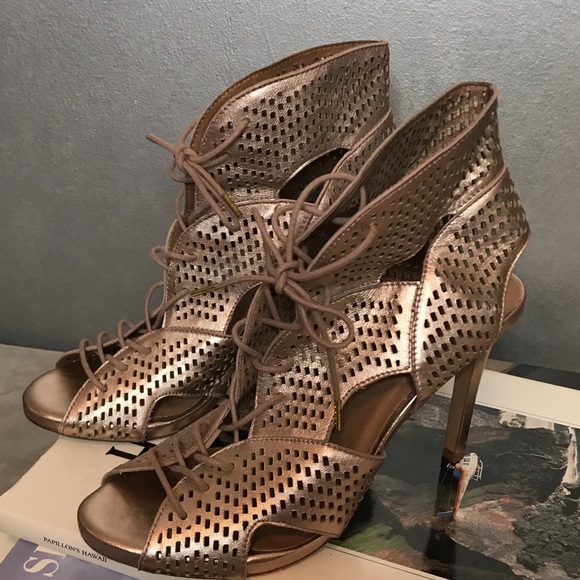 Joie Ravishing Rose Gold Cut-out Pumps Size 8 $140 - Picture 1 of 4
